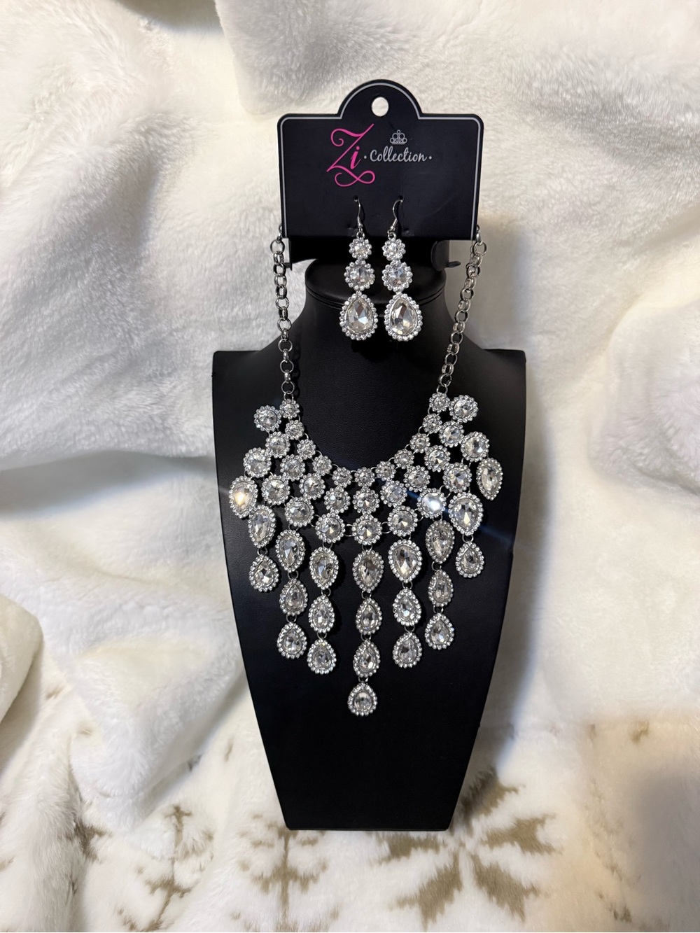 IC COLLECTION Silver Crystal Bib Necklace with Matching Drop Earrings
